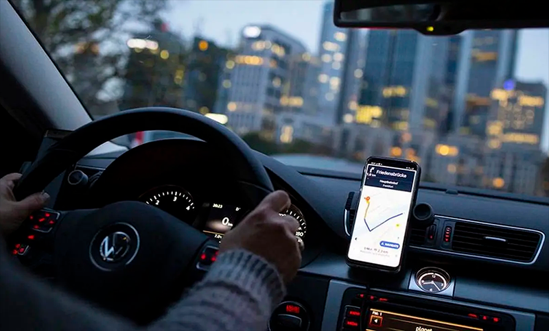 Otro conductor de Uber asaltado: pidieron un viaje y al llegar lo amenazaron y le robaron el auto