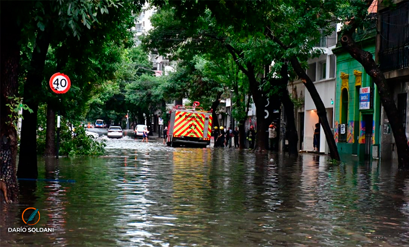 Alerta para Rosario y la región:  jueves pasado por agua con advertencia de intensas lluvias, fuertes vientos y posible caída de granizo
