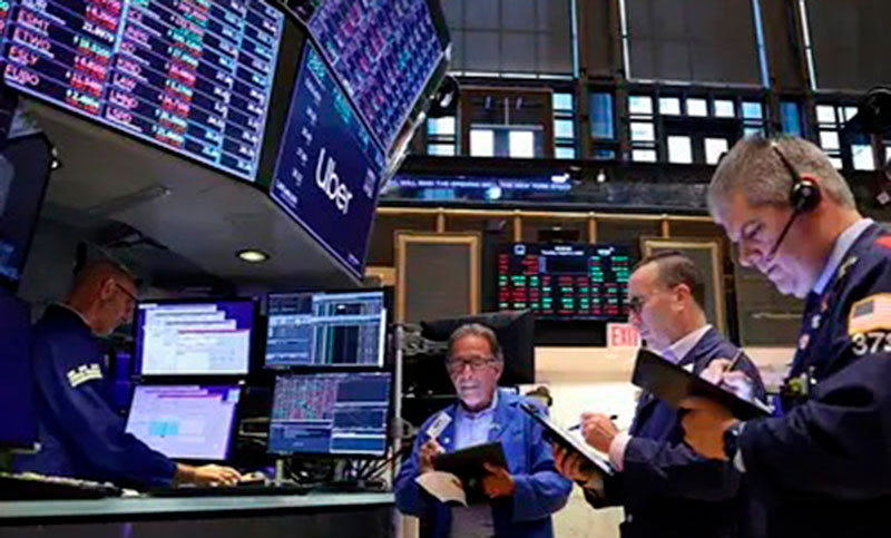 El efecto Brasil hace tambalear los mercados argentinos: las acciones se derrumban y el riesgo país supera los 745 puntos
