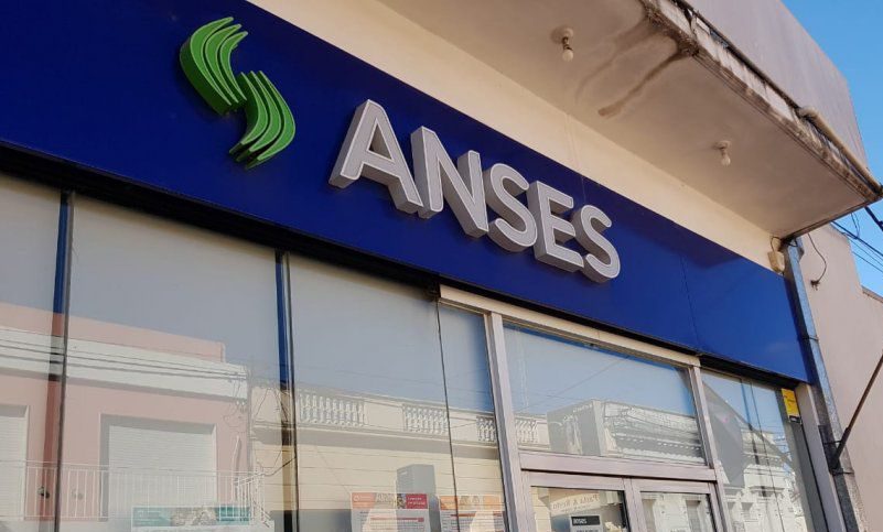 Santa Fe cobró $110.000 millones de Nación por el déficit previsional y cerró la mayor compensación de su historia