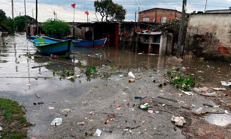 Llovido sobre mojado: siguen las lluvias en Corrientes y el Paraná no para de crecer