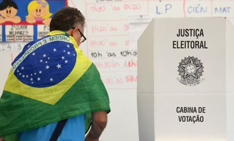Brasil va a las urnas en un escenario altamente polarizado, con Lula y Flávio Bolsonaro como principales protagonistas