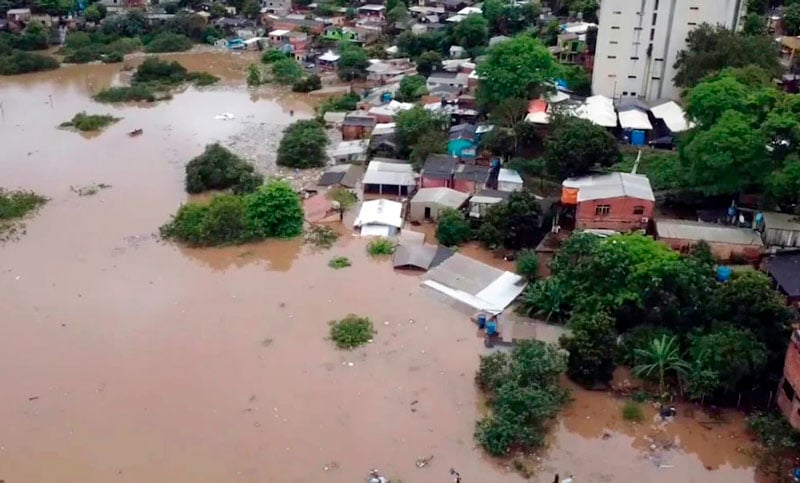 Paraguay: la crecida del Paraná inunda Ciudad del Este y afecta a 650 familias
