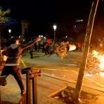 Graves disturbios en Barcelona: saqueos, barricadas e incendios tras una convocatoria en redes sociales