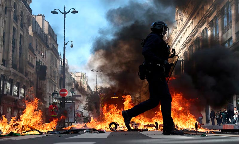 Sube la tensión en Francia: gases lacrimógenos contra estudiantes, gremios y Chalecos Amarillos