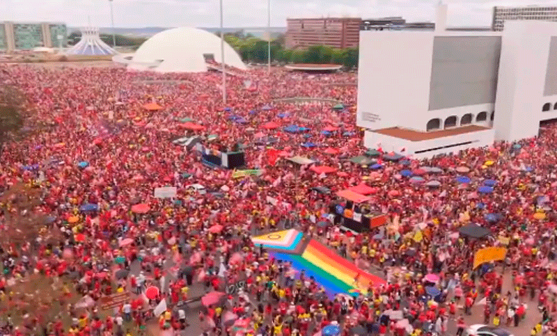 A una semana del balotaje, miles de brasileños salieron a las calles a respaldar a Lula