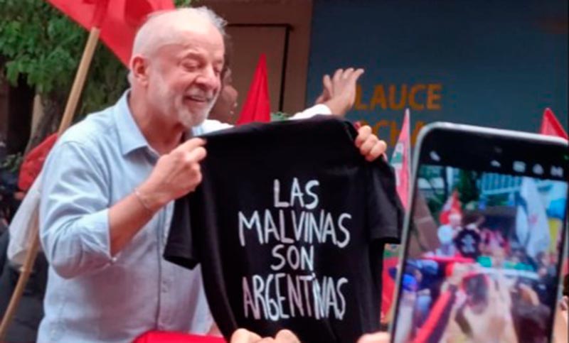 Con una remera de «Las Malvinas son Argentinas», Lula cerró su recorrido de campaña en Río de Janeiro