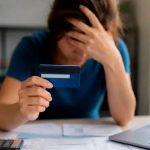 La morosidad de las familias alcanzó el 12,8% en agosto y la tarjeta de crédito perdió terreno