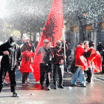Continúan las protestas en Albania contra el primer ministro e incendiaron la sede de la Corte Suprema