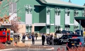Horror en Estados unidos: un adolescente abre fuego en un colegio de Oregon y deja varios muertos