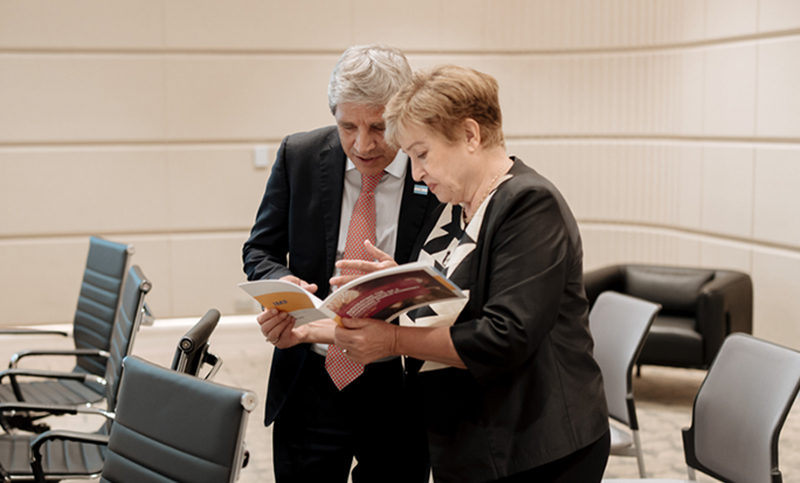 Los mejores alumnos del Fondo: Georgieva felicitó a Caputo por la “disciplina fiscal” mientras sigue el plan de ajuste