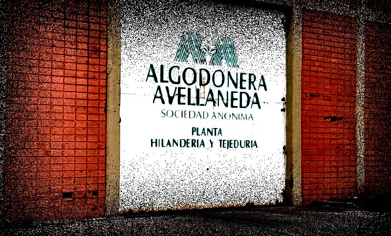 Quebró la Algodonera Avellaneda: la planta seguirá funcionando, pero el panorama es incierto para más de cien trabajadores