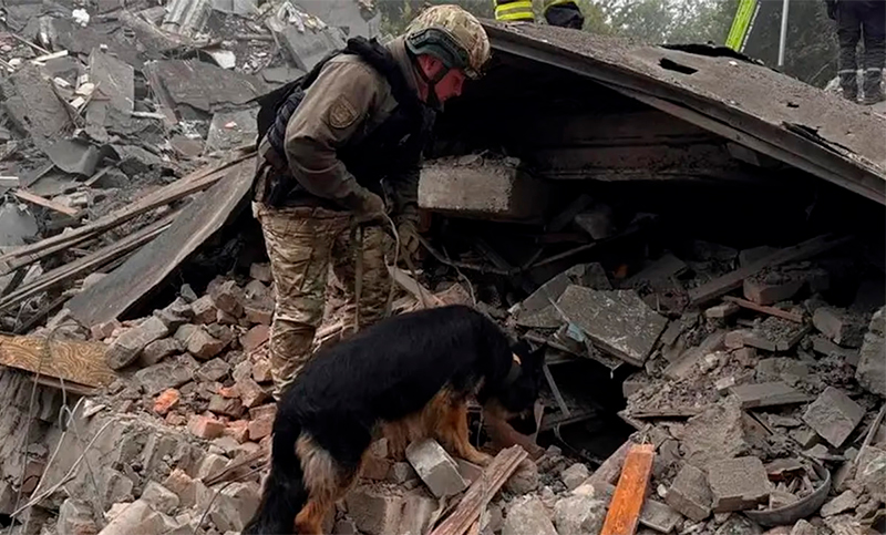 Rusia bombardeó la ciudad ucraniana de Zaporiyia: se reportaron al menos doce muertos 