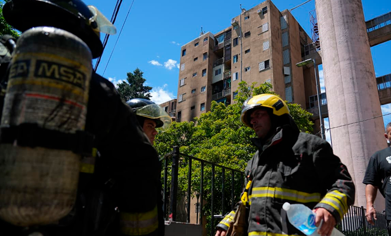 Impactante incendio en Ovidio Lagos y Amenábar: bomberos tuvieron que ayudar a evacuar a los vecinos