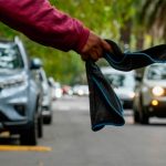 Avanza la prohibición de cuidacoches en Rosario: “El Estado tiene que ver cómo contiene a las familias que están en esta situación”