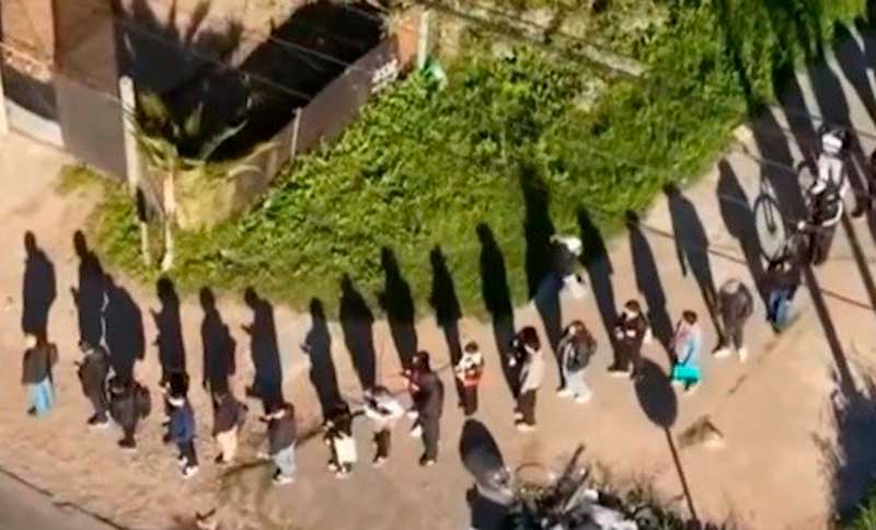 Más de diez cuadras de fila por 40 puestos laborales en un supermercado de Ezeiza