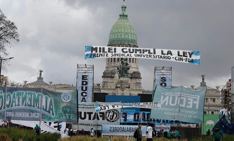 Comenzó la marcha universitaria en Buenos Aires: miles de personas se movilizan hacia el Congreso
