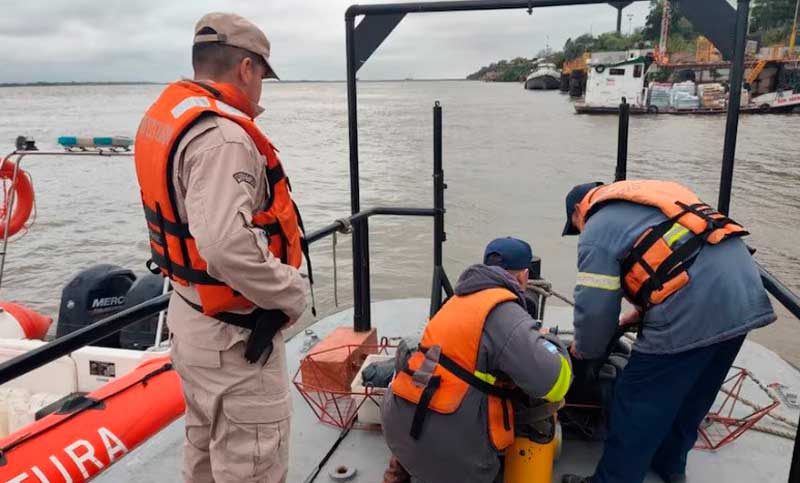 Naufragio en el río Paraná: rescatan a un hombre y continúa la intensa búsqueda de tres tripulantes desaparecidos en Santa Fe