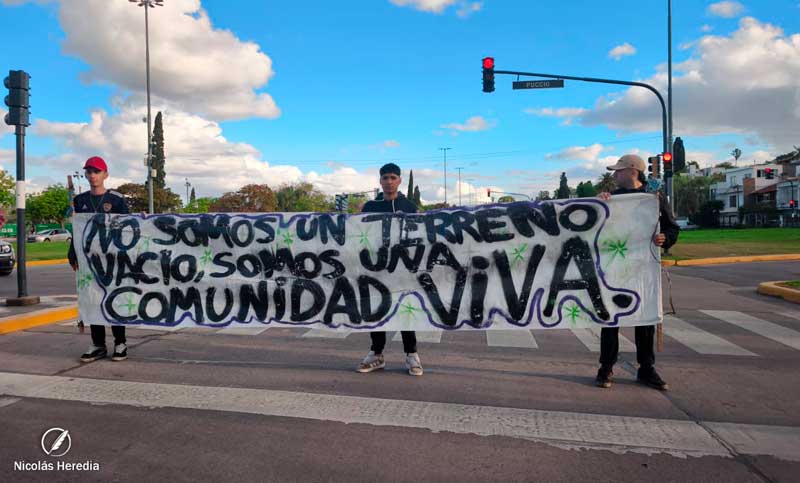 Familias del barrio de pescadores luchan para no ser desalojados por una empresa que reclama los terrenos