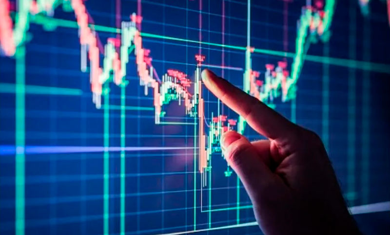 Mercados inestables: el riesgo país, trepó a 717 puntos, mientras el petróleo sube a más de U$S 116 el barril