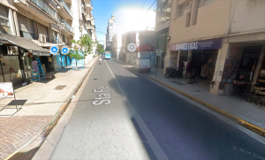 Santa Fe y Corrientes: pasaron en moto y le arrebataron una bolsa con 23 millones de pesos a un hombre