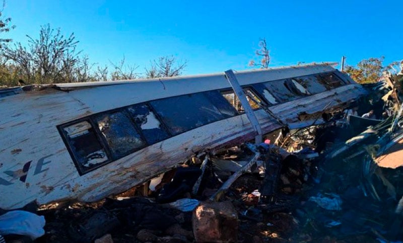Tragedia en España: sube a 50 el número de muertos tras el choque de dos trenes