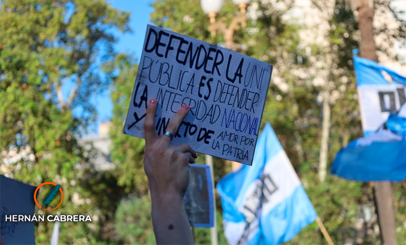 Estudiantes y docentes de la UNR salen a las calles: horario, recorrido y cronograma de la quinta marcha universitaria