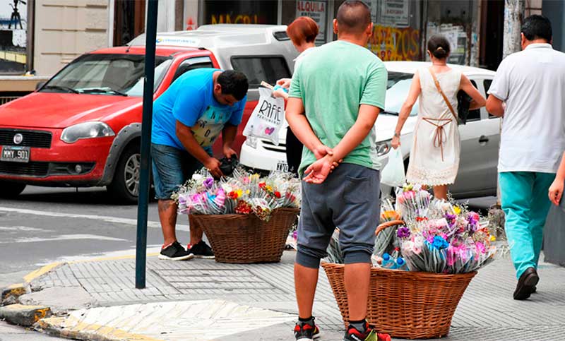 La informalidad laboral crece, es de 70% entre los cuentapropistas del conurbano, y muestra amplias brechas en el país