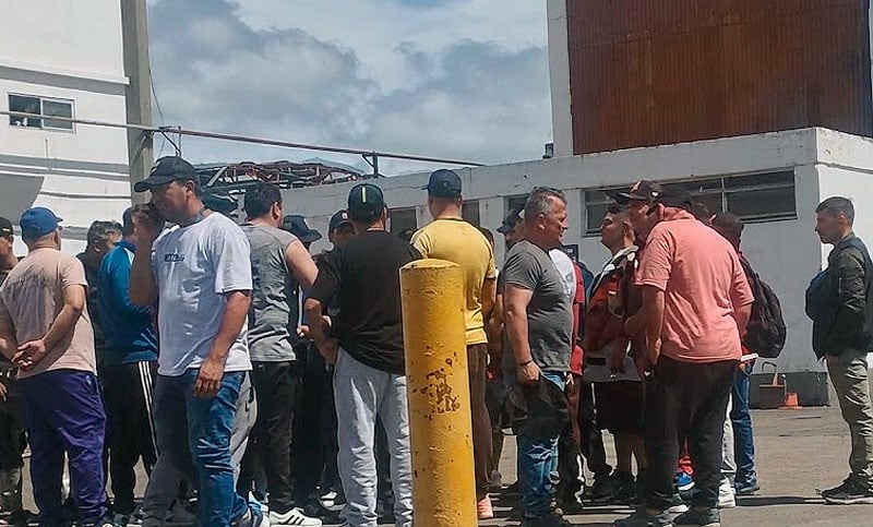 Tensión en un frigorífico bonaerense: trabajadores paralizaron la planta por conflicto salarial